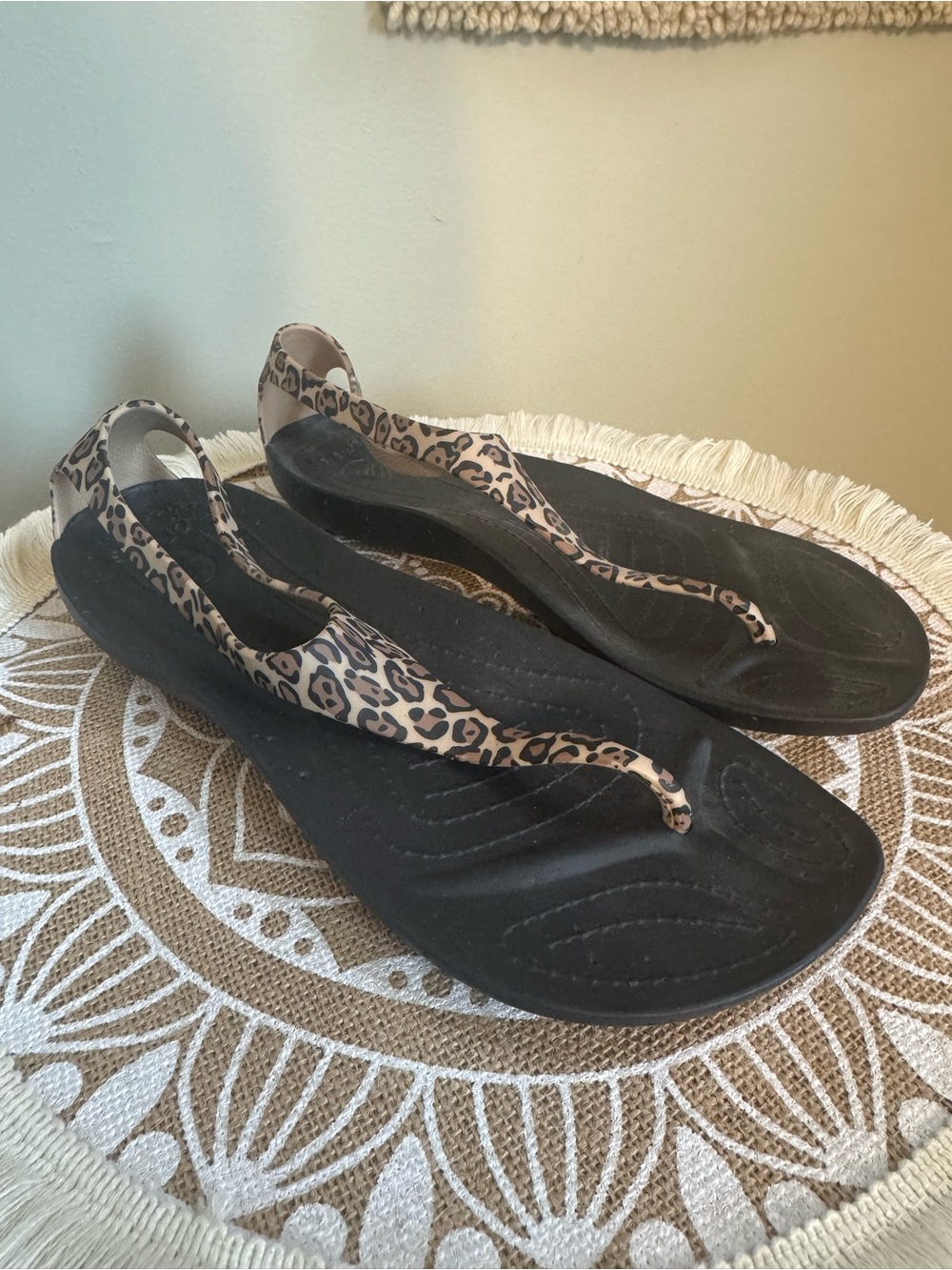 CROCS Women's LEOPARD Print Slingback Sandals Flip Flops SIZE 8